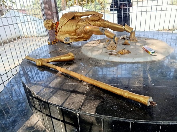 mahatma gandhi's statue found vandalized in jharkhands hazaribagh