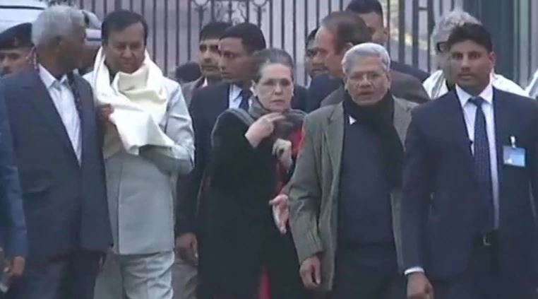 Sonia Gandhi meets President Kovind over Delhi violence
