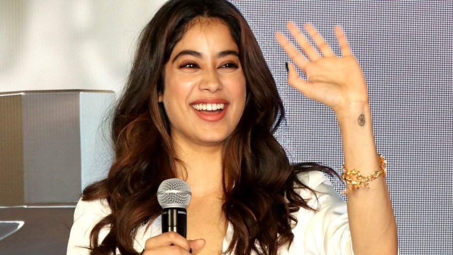Janhvi Kapoor won the hearts of Fans by singing