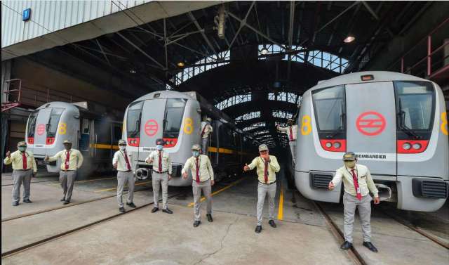 Delhi Metro operational again read all this news before traveling in Delhi Metro and from the remaining trouble