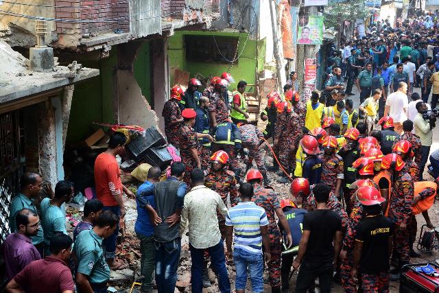 Strong blast in mosque complex in Bangladesh 12 namazis killed