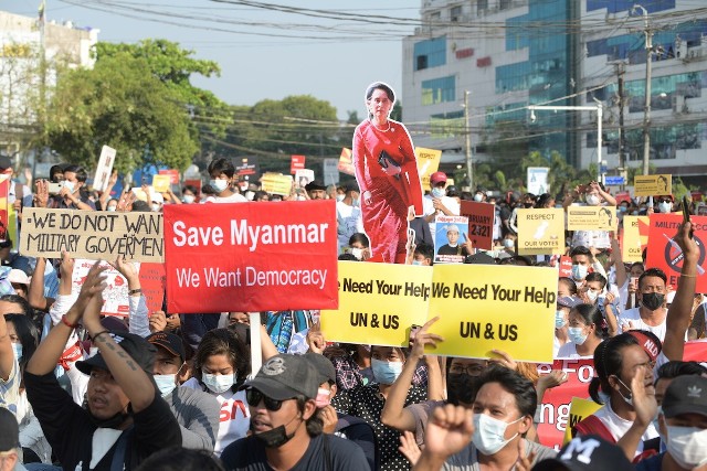 Political crisis in Myanmar Military government imposes night curfew