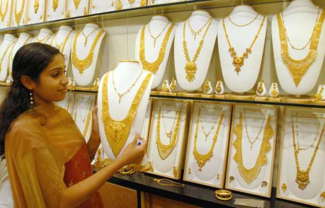 Gold prices fall for last 11 months know the price of your city