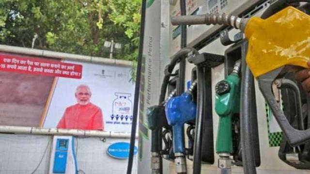 Petrol Diesel Price Price reduced for the first time in 2021 know the condition of your city