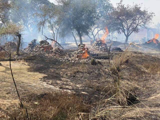 Azmagarh A fire broke out in Oughdarganj devastated the whole town two children burnt alive