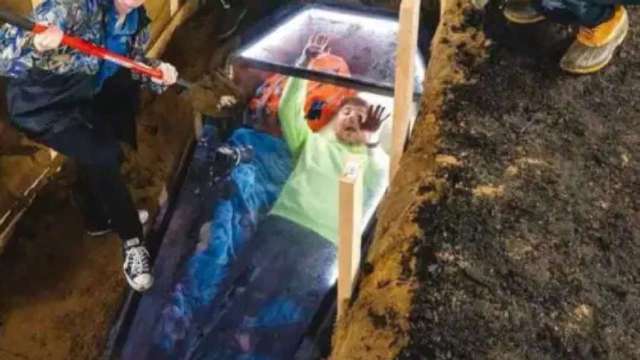 See Video Surprising feat of American U Tuber buried himself in coffin for 50 hours