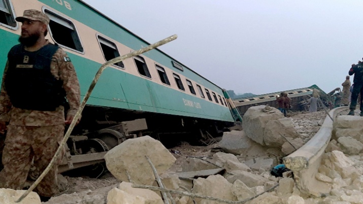 Pakistan में हुआ भीषण train हादसा, 30 लोगो की मौत और 50 से ज्यादा घायल