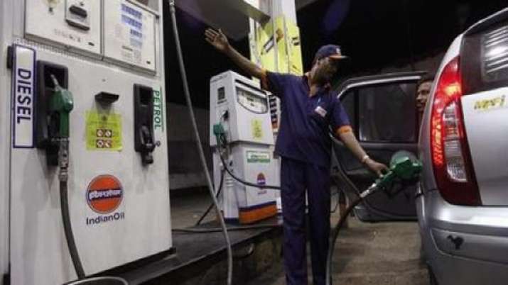 दिल्ली में Petrol, Diesel की कीमतें हुई 100 रूपये के पार; जानिए अपने शहर में बढ़ी हुई कीमतों का हाल