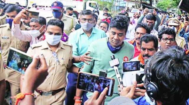Mumbai Police has registered a case against Maharashtra Navnirman Sena (MNS) workers for organizing 'Dahi Handi' program on Janmashtami on Monday (August 30, 2021). A case has been registered against MNS workers at Worli police station.