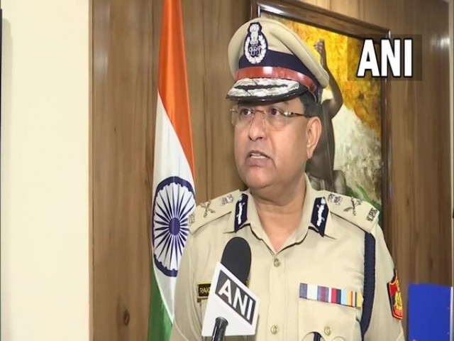 Delhi Police Commissioner Rakesh Asthana today (August 20, 2021) visited the Western District and also reviewed the crime and law and order situation in the areas falling under the Western Zone. In this tour, along with meeting with the police officers, the officials of the area were also included in the talks. This meeting was held at Maharaja Surajmal Institute Auditorium, Janak Puri.