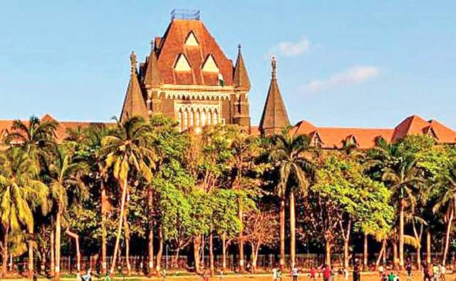 The Bombay High Court has said that people who own a flat cannot have multiple vehicles. While hearing a PIL, a bench of Chief Justice Dipankar Dutta and Justice GS Kulkarni of the High Court, while directing the officers in this matter, said that those who have more than one vehicle and do not have parking space, then they should be given one vehicle. No more private vehicles will be allowed.