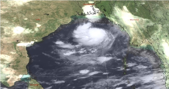 Cyclone Gulab: According to the India Meteorological Department, the states of Odisha and Andhra Pradesh need to make proper preparations and take precautions for Cyclone Gulab coming from the Bay of Bengal towards the coastal area.