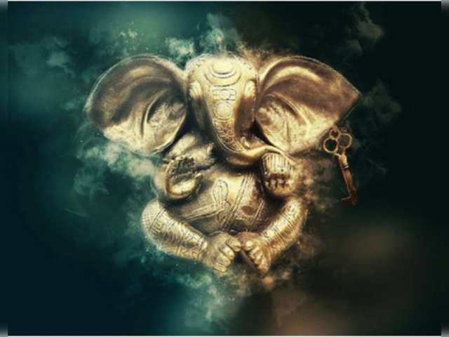 Ganesh Chaturthi 2021: Lord Ganesha is considered the God of Wisdom, Prosperity and Good Luck. He removes the sufferings of the devotees. If a devotee takes only the name of Shri Ganesha with reverence and devotion, then his wish is definitely fulfilled.