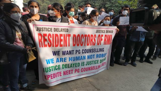 Resident doctors of Osmania Medical College protest against the delay in NEET-PG counseling