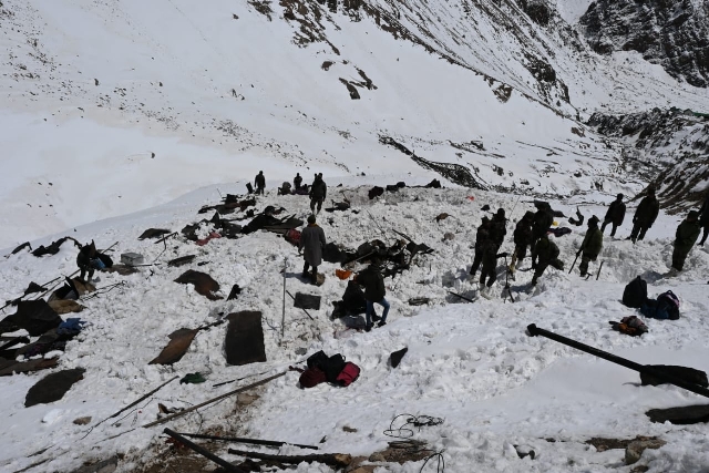 The Indian Army said today (7 January 2000) that a patrol team of seven Indian Army personnel is reported to have been trapped in an avalanche in the high altitude area of Kameng sector of Arunachal Pradesh.