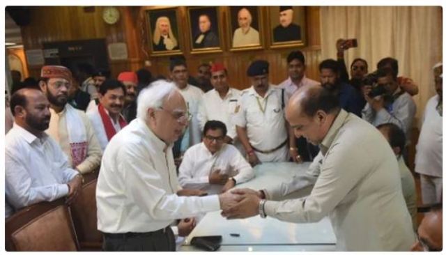 Big Breaking Veteran politician and veteran Congress leader Kapil Sibal has announced that he has left the Congress.
