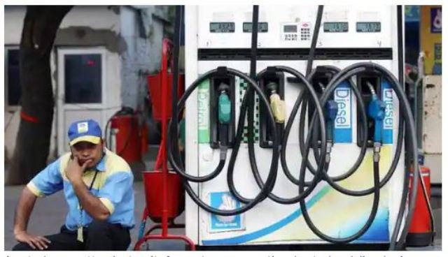 Petrol and Diesel Price: There is no change in the prices of petrol and diesel across the country today (26 May 2022). Petrol in Delhi costs Rs 96.72 per liter while diesel costs Rs 89.62.