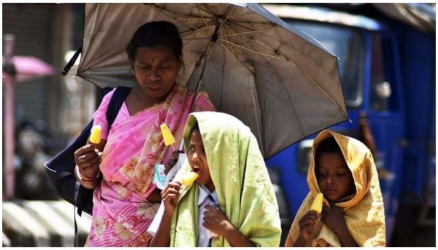 Heatwave in India: Parts of North and Central India are in the grip of severe heat and the temperature is touching 49 degrees in many places. In such a situation, it becomes necessary that we protect ourselves especially children from the heat.