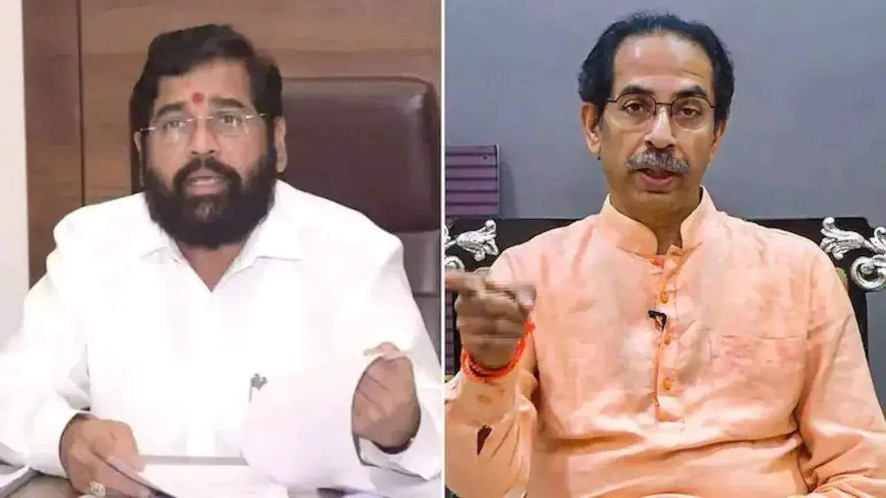 The political battle of Maharashtra is now in an open political arena and the Supreme Court is all set to intervene in this political scenario. Now both the factions of the divided Shiv Sena are in no mood to back down.