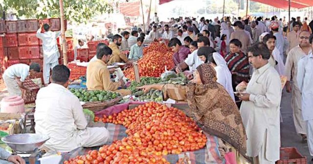 After massive crop damage due to floods in Pakistan, prices of vegetables are skyrocketing in Lahore