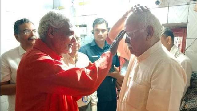 The recent visit of RSS chief Mohan Bhagwat to the Kaushalya temple in Chhattisgarh after the invitation of Chief Minister Bhupesh Baghel has sparked a tussle between the ruling Congress and the major opposition BJP in the state. Fresh controversy has arisen.