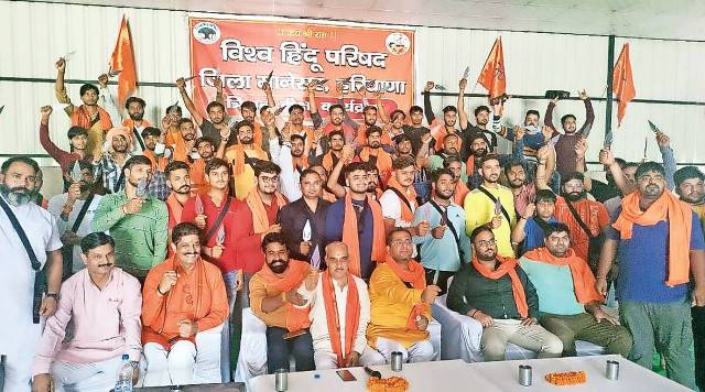 The Vishwa Hindu Parishad (VHP) held a meeting recently in Manesar. During the meeting, the area tried to grab land against the Muslim community.