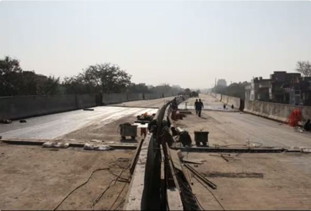 Delhi Police today (6 March 2023) issued a traffic advisory in view of the reopening of the Ashram flyover from 5 pm after the inauguration of the extension of the Ashram flyover.