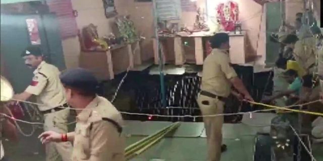 Today (March 30, 2023) a big accident took place during the Ram Navami festival at Shri Beleshwar Mahadev Jhulelal Temple in Patel Nagar near Sneh Nagar in Indore, Madhya Pradesh.