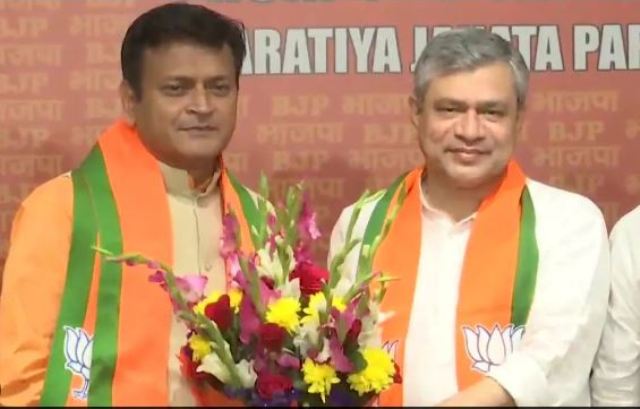Former Janata Dal United (JDU) leader Ajay Alok today joined the Bharatiya Janata Party in Delhi. Ajay Alok was suspended from the primary membership of JD(U) last year due to anti-party activities.