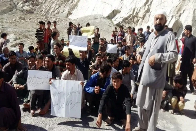 Gilgit-Baltistan Recently, hundreds of policemen surrounded the assembly building in Gilgit city of Pakistan-occupied Gilgit-Baltistan (POGB) and cordoned it off within less than half an hour.