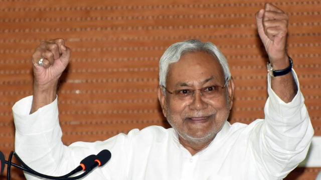 Fresh speculations about Chief Minister Nitish Kumar contesting the Lok Sabha elections from BJP-ruled Uttar Pradesh (UP-Uttar Pradesh) have brought the ruling grand alliance in Bihar and the saffron party sitting in the opposition here on each other's target. The speculation began when Bihar minister Shravan Kumar, who is also JDU's in-charge for UP, said that there were demands that the party chief contest from the neighboring state.