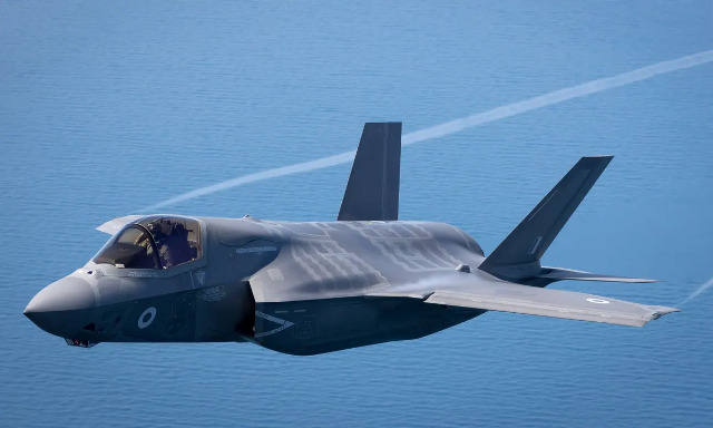 Recently, American stealth fighter aircraft F-35 has disappeared during flight, after which the US Army had to ask for help from the common people to find this missing aircraft.